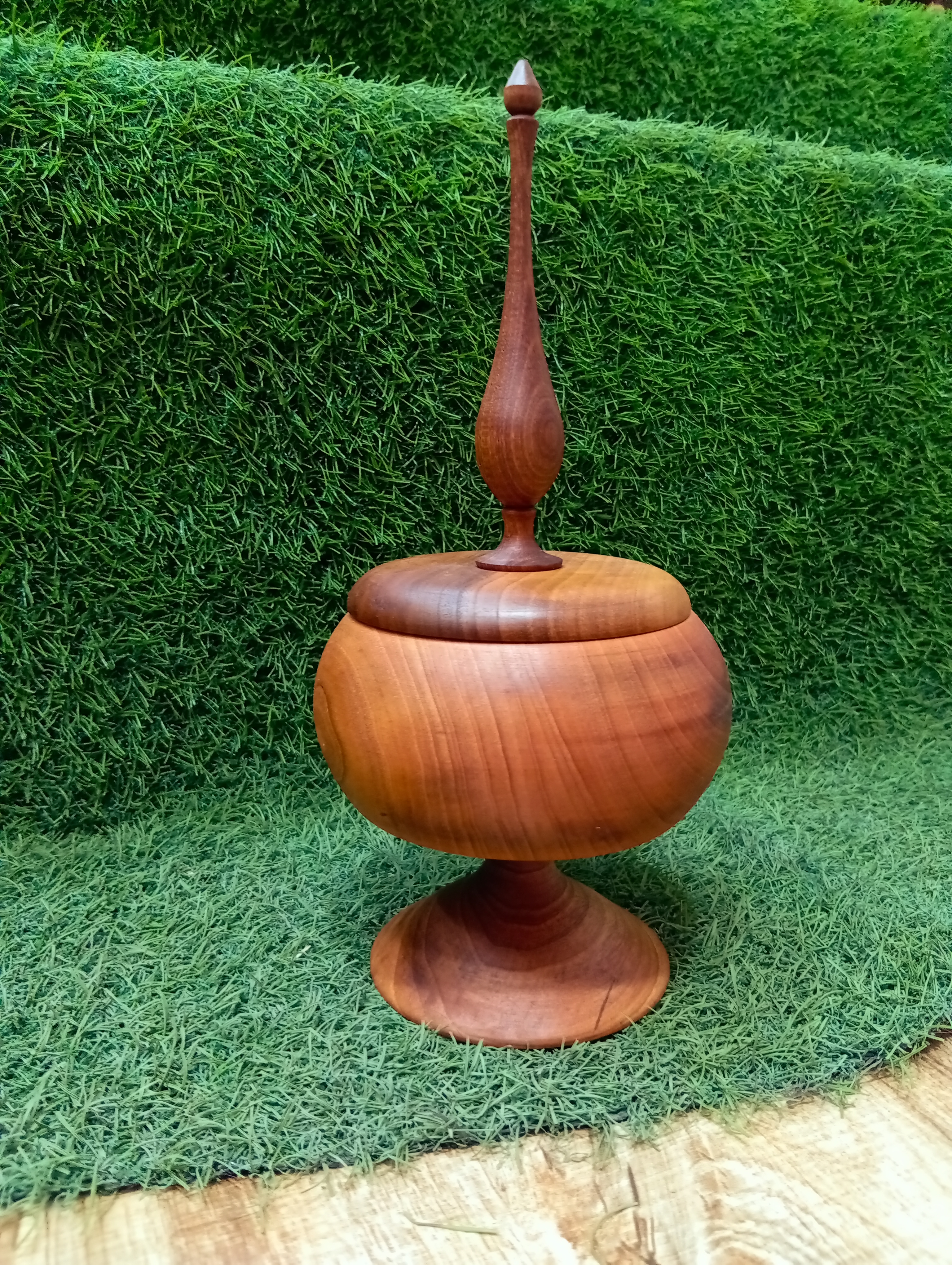 شکلات خوری پایه دار با چوب گردوی کردستان