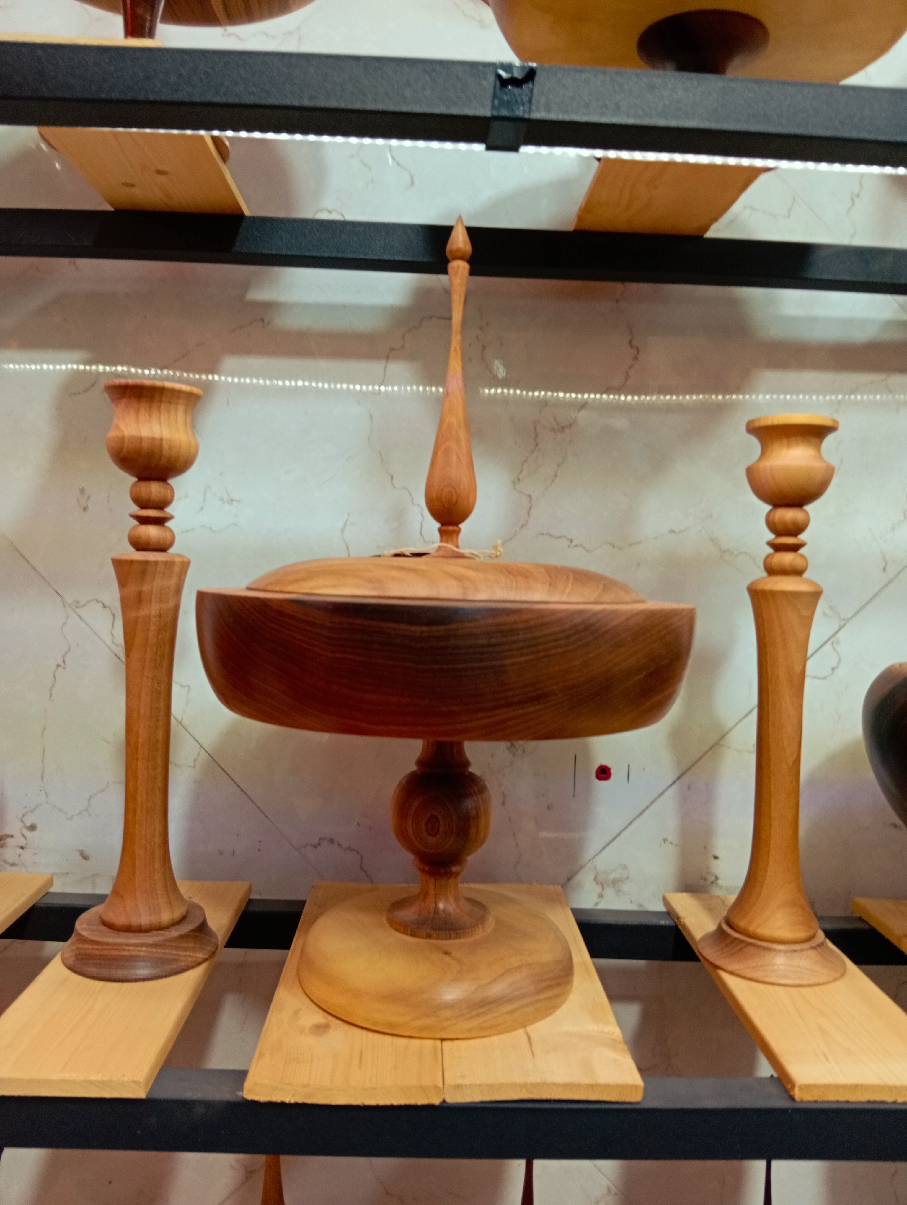 شکلات خوری پایه دار چوبی