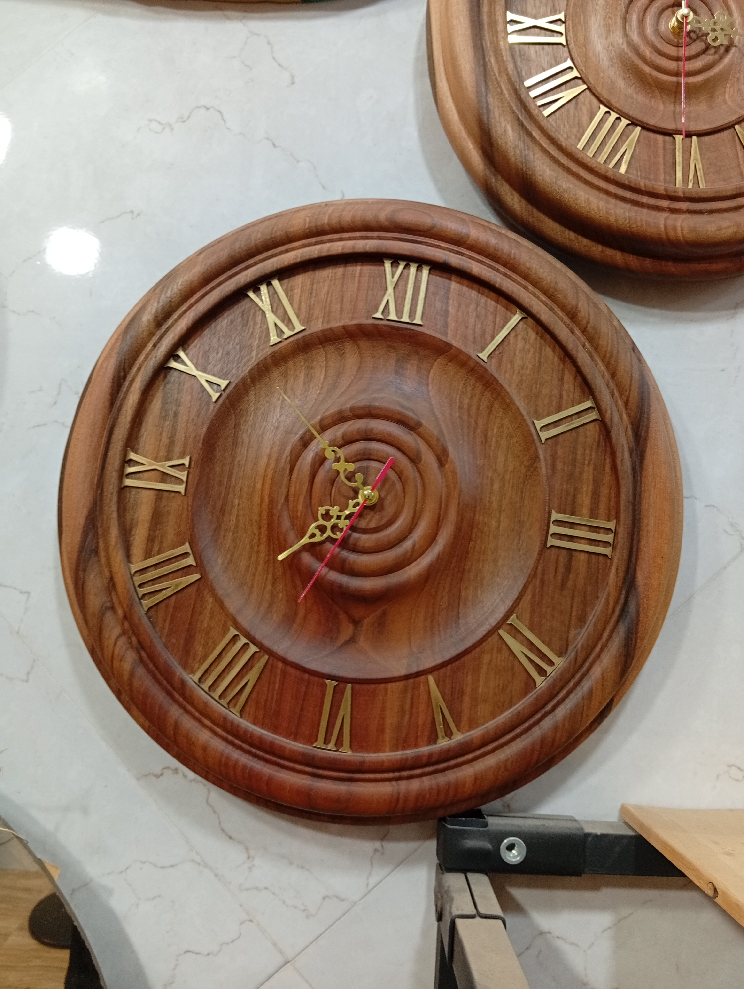 ساعت دیواری چوبی